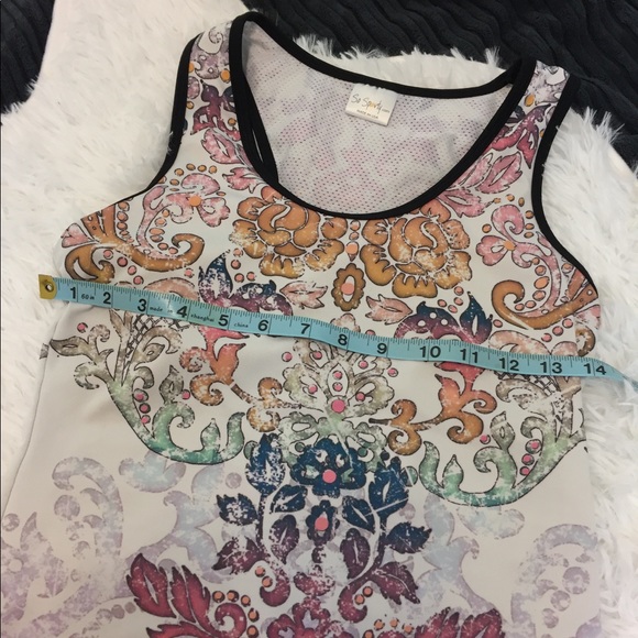 Absolutely beautiful work out top lot - Picture 3 of 8